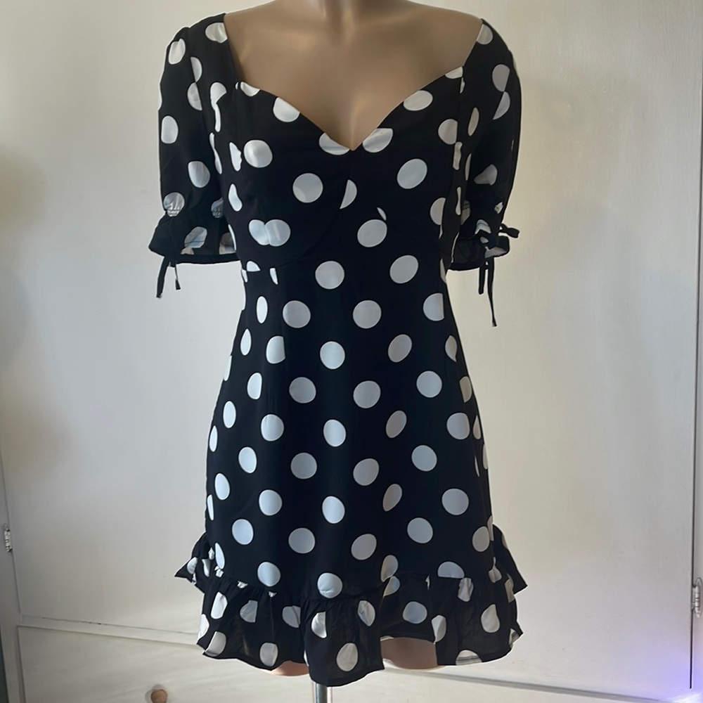 MISSGUIDED Petite  black & white color POLKA DOT  V Neck size 10” Womens DRESS